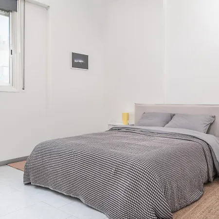 Quiet & Spacious 2-bedroom Near Old Town Daire